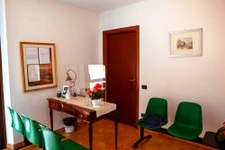 residenza-per-anziani-villa-lina-saletta-accoglienza-ospiti-provincia-di-roma.jpg